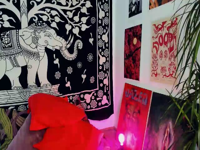 Live sex webcam photo for Aliceum #258541017