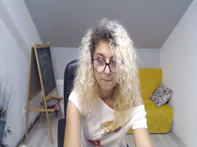 Live sex webcam photo for CurlyBella #254456846