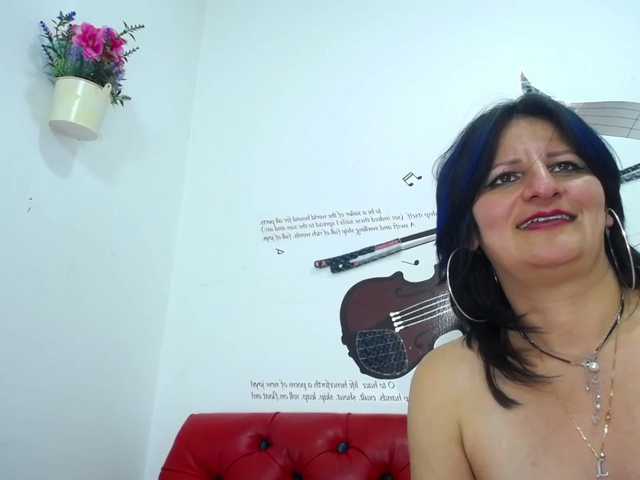 Live sex webcam photo for hornymilff #247595058