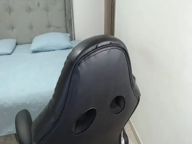 Live sex webcam photo for Noha_24_ #258648997