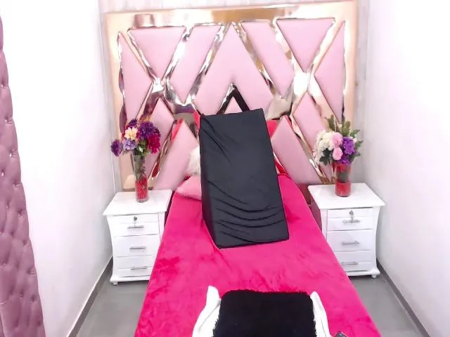 Live sex webcam photo for CiaraEbonyxxx #252952331