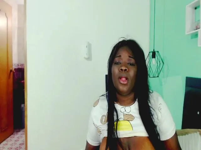 Live sex webcam photo for Merylyn69 #253277753