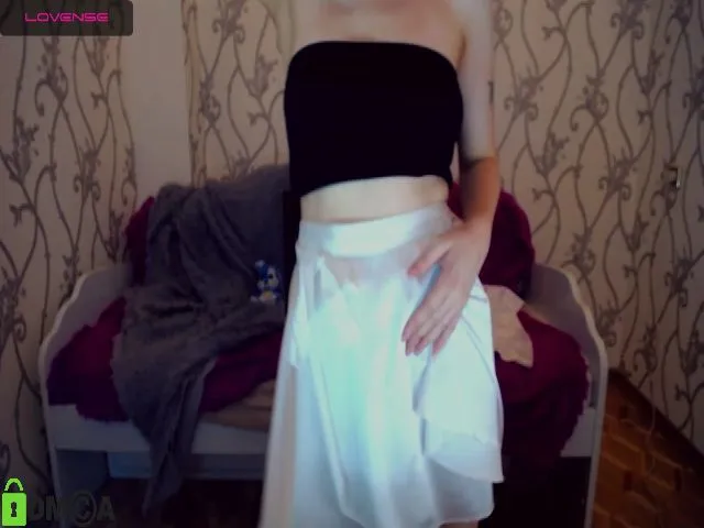 Live sex webcam photo for Kira__Queen #265088014