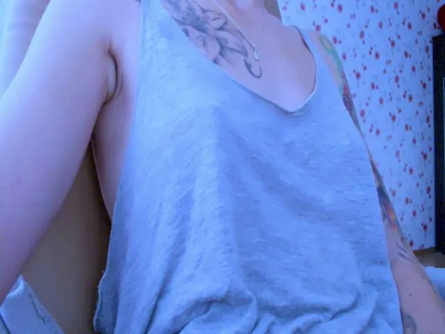 Live sex webcam photo for Blondedirty94 #261284909