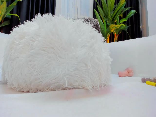 Live sex webcam photo for NicolleHotX #254618235