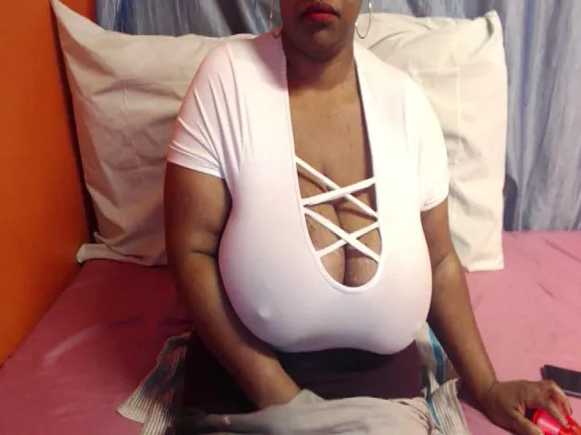 Live sex webcam photo for Sweetnozie #258552736