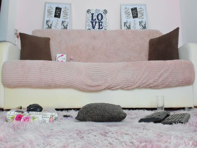 Live sex webcam photo for Jessyblondex #253606898