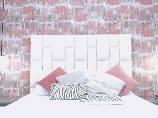 Live sex webcam photo for GaiaDeniska #241351596