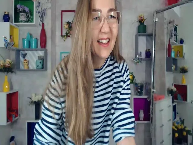 Live sex webcam photo for Greybunny #256759205