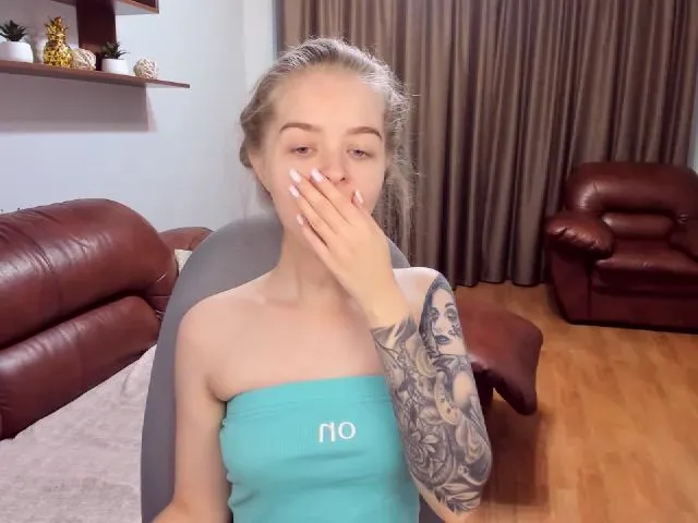 Live sex webcam photo for KellyArdent #256405517