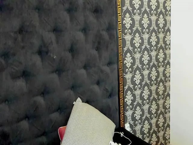 Live sex webcam photo for Redkendra #262991817
