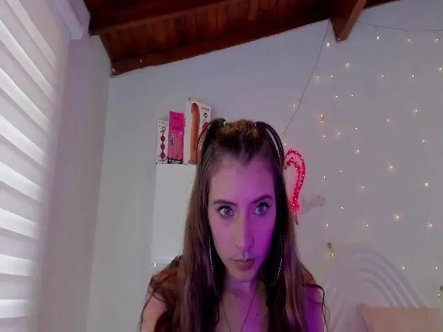 Live sex webcam photo for AlessaKitty #254879050