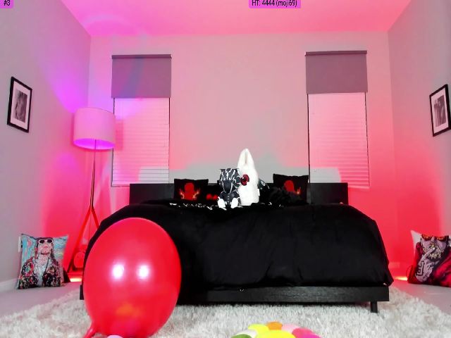 Live sex webcam photo for KasaraWood #262534123