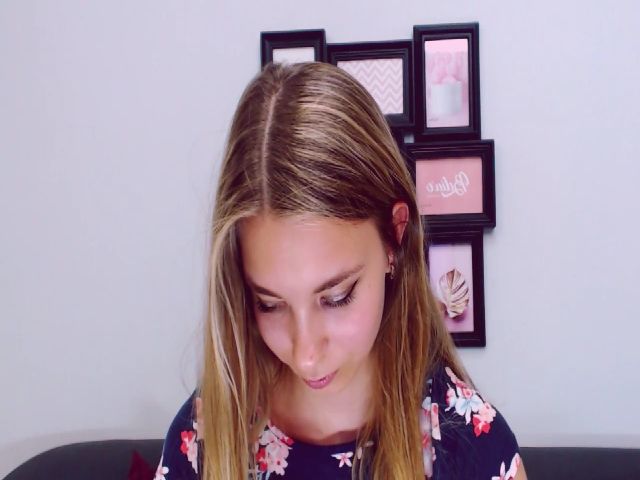 Live sex webcam photo for RossandaShy #253153265