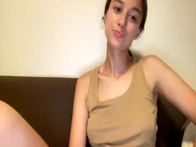 Live sex webcam photo for Kriss1924 #262303189