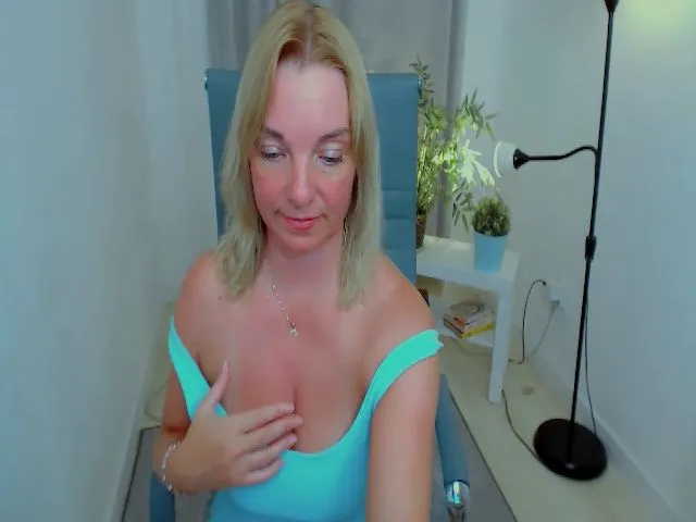 Live sex webcam photo for ReganLovely #255177492