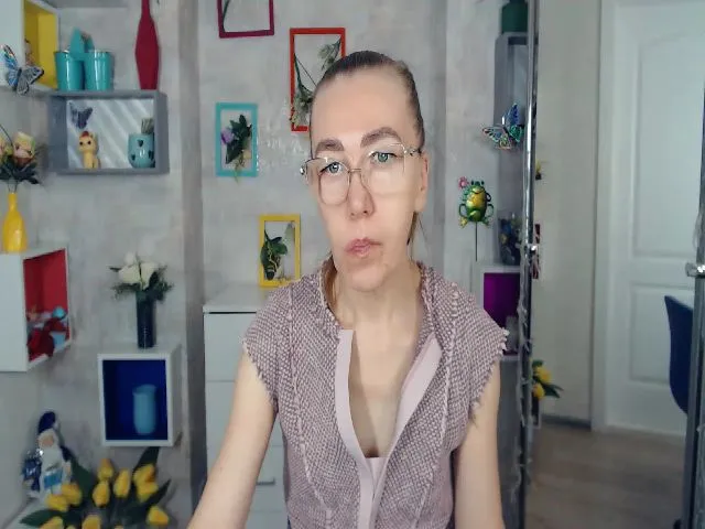 Live sex webcam photo for Greybunny #259903893