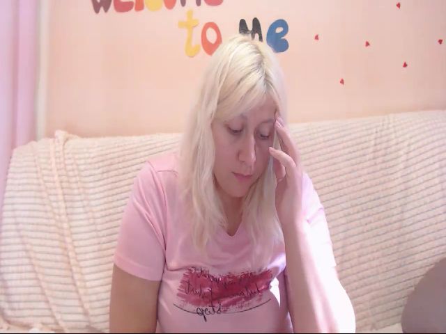 Live sex webcam photo for Kylie_Pag #254092643