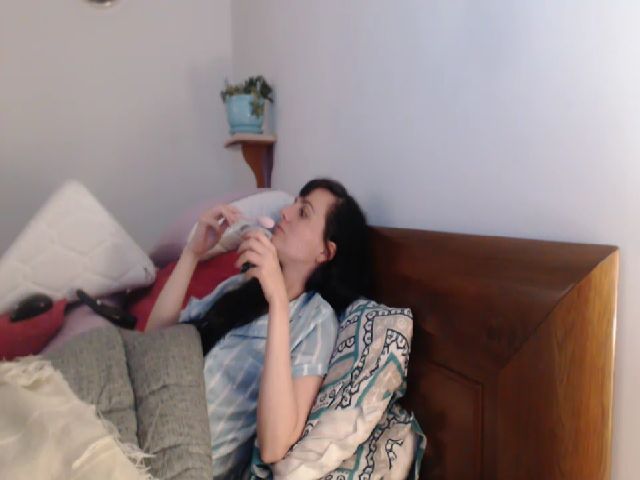 Live sex webcam photo for isabellazee2 #252975530