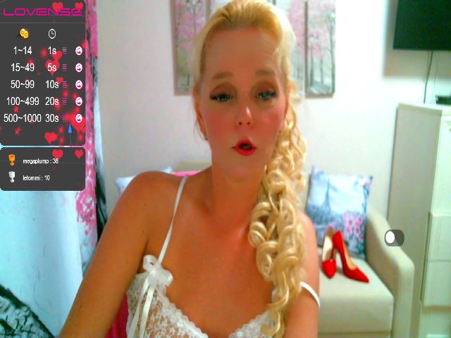 Live sex webcam photo for ChristiRoses #253883151