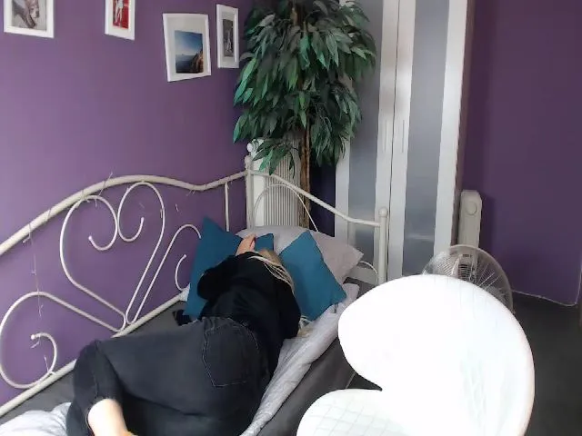 Live sex webcam photo for JoanQueen #265428964