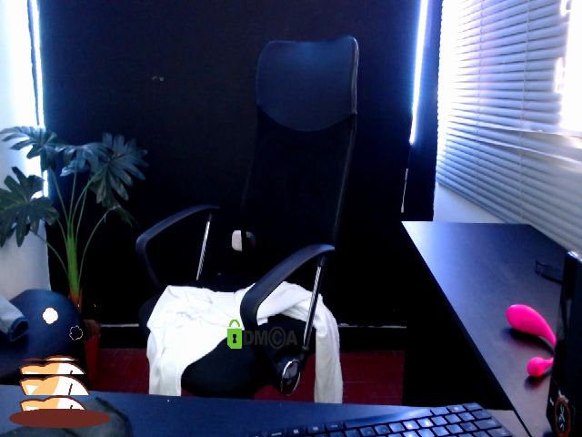 Live sex webcam photo for victoria_lee2 #258680266