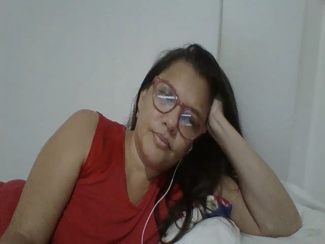 Live sex webcam photo for SweetLola01 #263557131