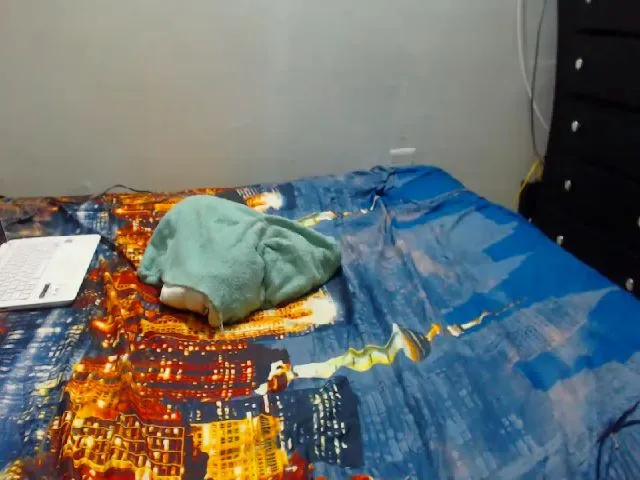 Live sex webcam photo for Jennysroom22 #257187205