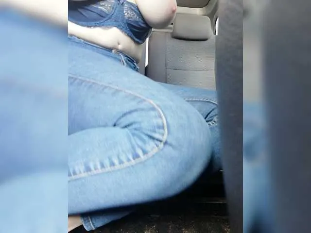 Live sex webcam photo for IvettaShine #249198612