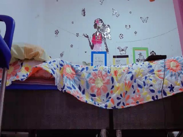 Live sex webcam photo for Emira2 #253096929