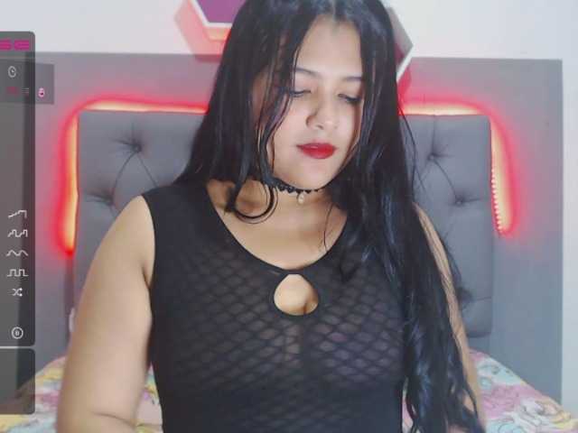 Live sex webcam photo for Charlotte-Lin #241693478