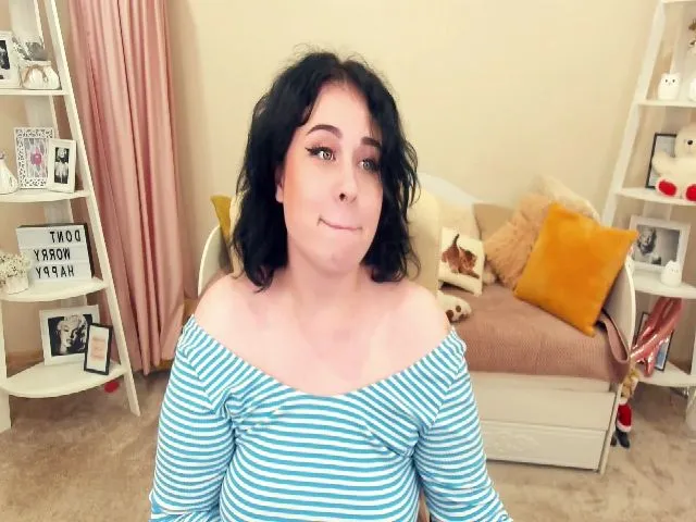 Live sex webcam photo for SerahMirabeli #252951090