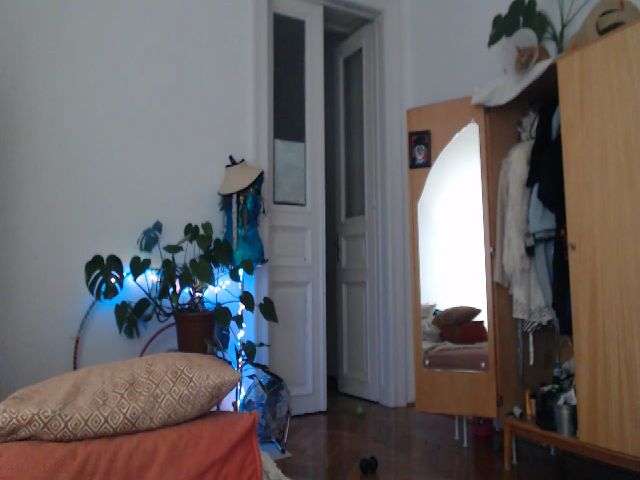 Live sex webcam photo for PetitePinkie #263991446