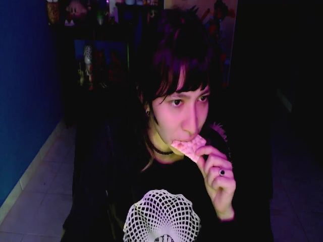 Live sex webcam photo for umaru_michae #255017017