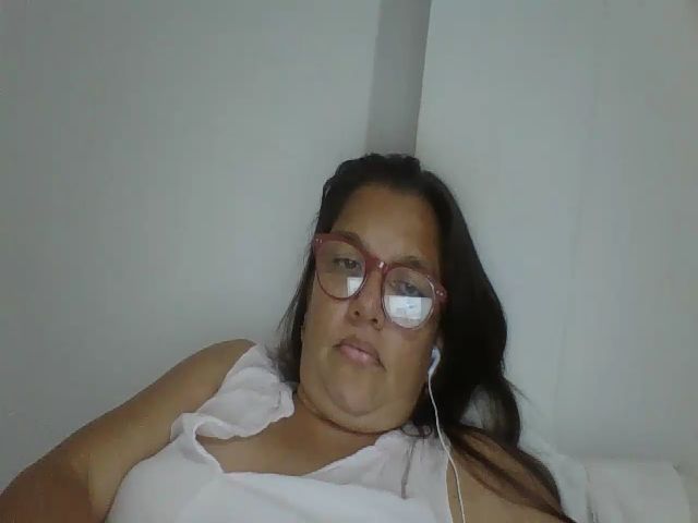 Live sex webcam photo for SweetLola01 #254439935