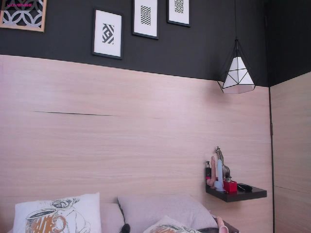 Live sex webcam photo for Sandybenson_ #253493094