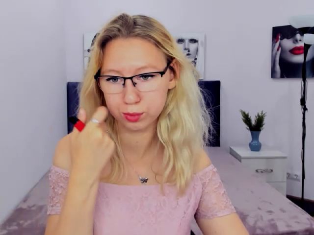 Live sex webcam photo for LizaSwan #254036308