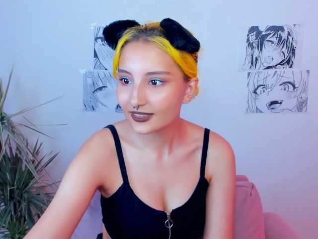 Live sex webcam photo for KarenIo #254471466