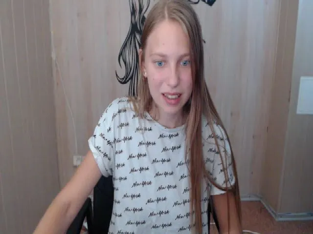 Live sex webcam photo for SshyTeen #257418932