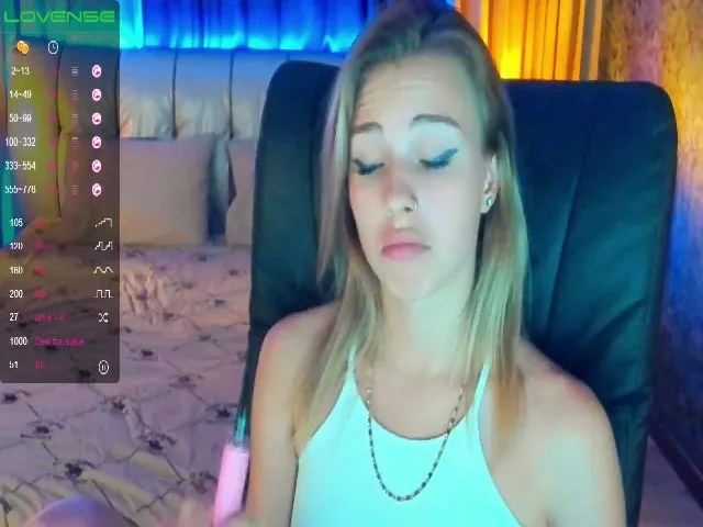 Live sex webcam photo for MariaCharming #264403213