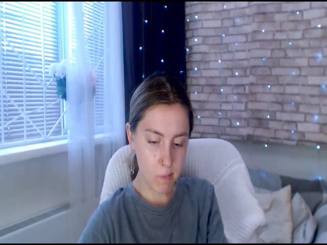 Live sex webcam photo for CumMeaRiver #253637040