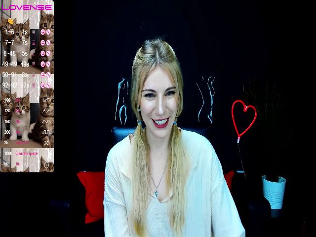 Live sex webcam photo for LiliManchest #261505904