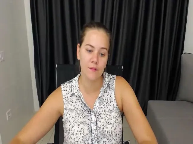 Live sex webcam photo for KellyKleine #261446427