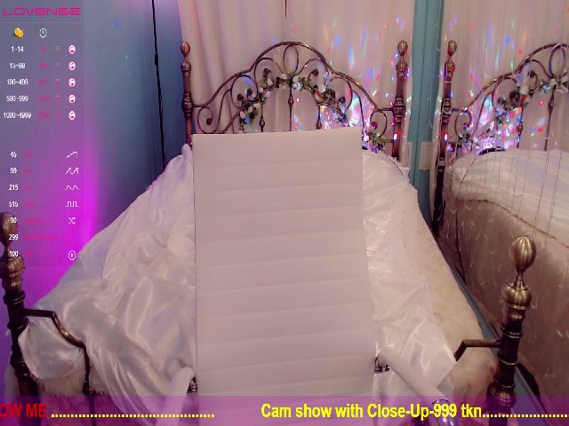 Live sex webcam photo for AnnieGOld #262504027