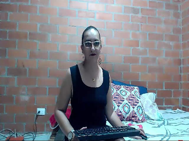 Live sex webcam photo for SaimaJayeb #263758308
