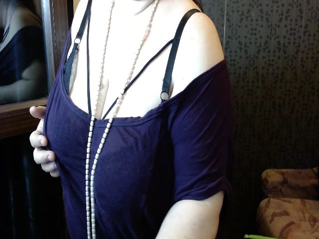 Live sex webcam photo for MissSanjane #260940982