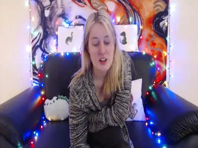 Live sex webcam photo for SolaraSweet #261589963