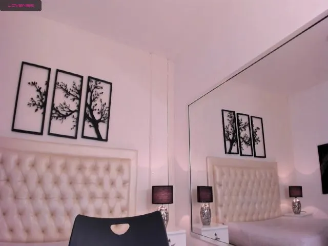 Live sex webcam photo for Mackenzie__20 #256188013