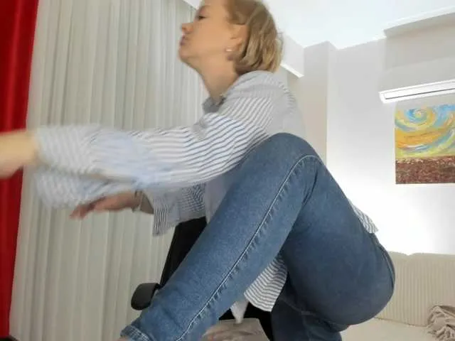 Live sex webcam photo for Colette1W #241015246