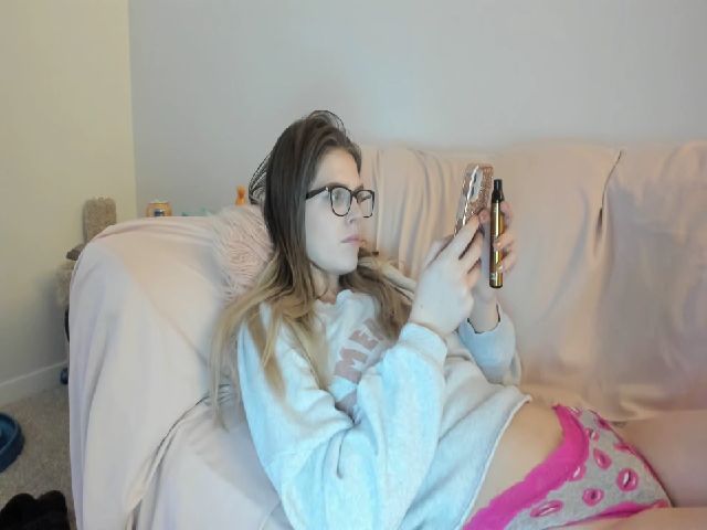 Live sex webcam photo for Meganholly00 #253263242